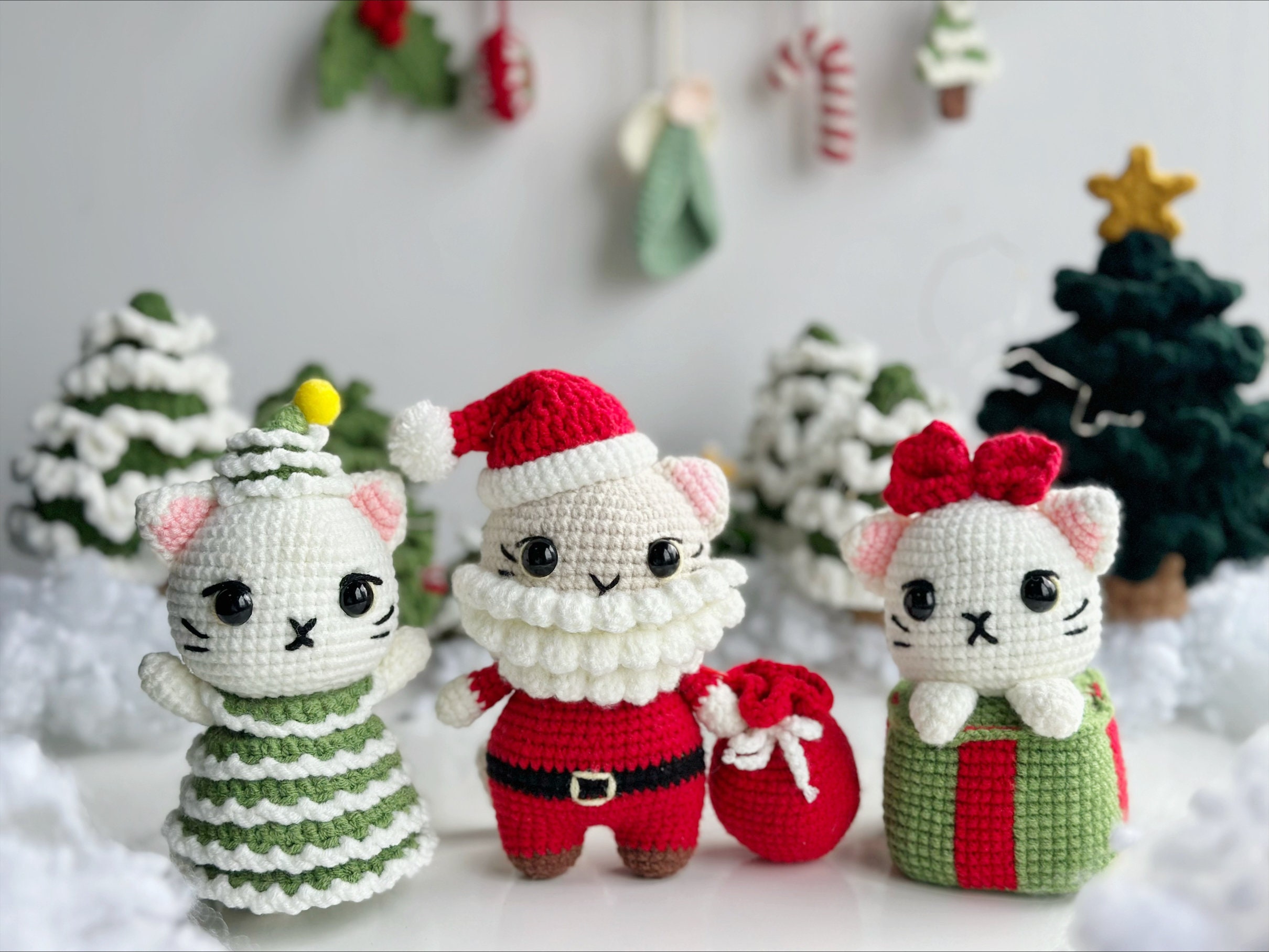 Christmas Kitty Crochet Kit  Crochet kit, Christmas cats, Crochet