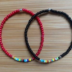 Minimal Boho unisex seed bead bracelet available in black or red