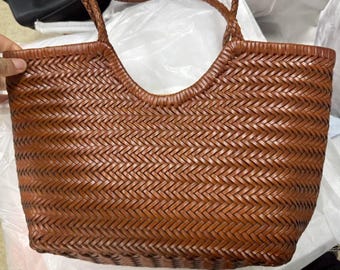 Handmade Cowhide Tote Bag: Retro Woven Leather Handbag