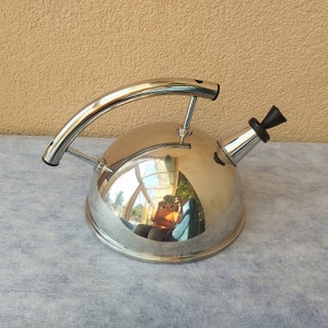 Limitierte Version WMF Pfeifenkessel Teekocher Teekanne Vintage 80er WMF Memphis Stil Kettle, 10/18 Edelstahl Designer Jo Laubner