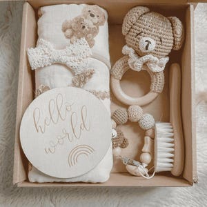 Newborn Gift Box | Organic Baby Gift Set | New Baby Gender Neutral Gift Hamper | Muslin Blanket | Wooden Milestone | Baby Shower | New Mom