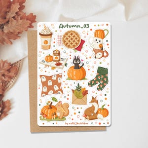Könnte beinhalten: Ein Stickerbogen mit herbstlichen Illustrationen. Enthält einen Pumpkin Spice Latte, Kuchen, eine schwarze Katze in einem Kürbis, einen Fuchs, ein Eichhörnchen und andere herbstbezogene Bilder. Der Text "Autumn_03" steht oben.