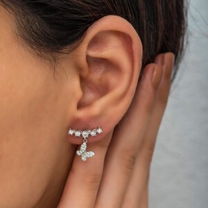 Orecchini a bottone in argento sterling 925 con pendente a farfalla e pietre di zirconia