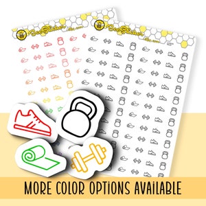 Op de afbeelding: Een vel met kleurrijke fitness-thema stickers met afbeeldingen van een halter, een yogamat, een hardloopschoen en een kettlebell. Het vel bevat ook een zwart-wit versie van dezelfde afbeeldingen. De tekst "Bee Sticker" staat bovenaan het vel.