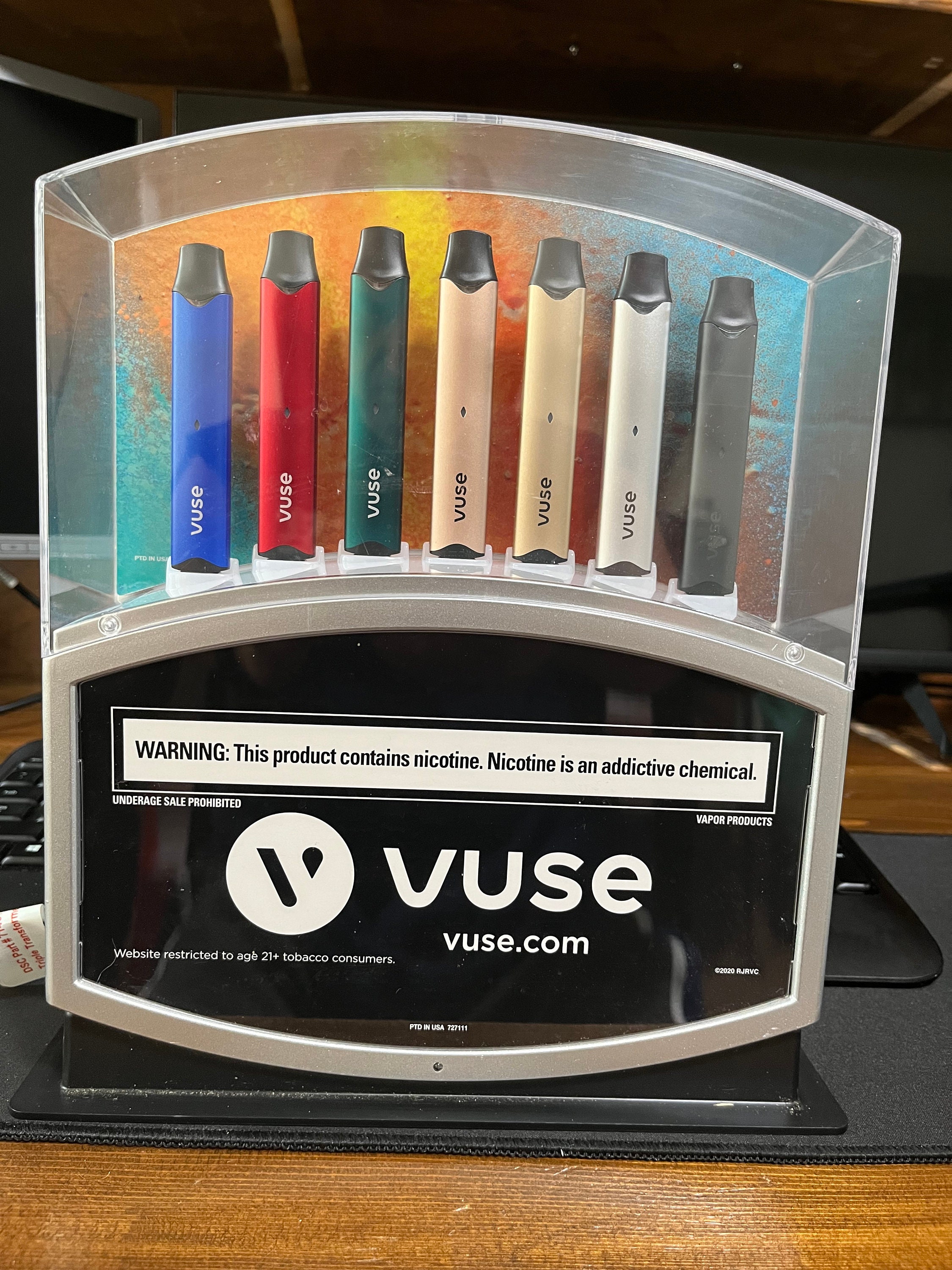 VUSE Alto Lighted Counter Display