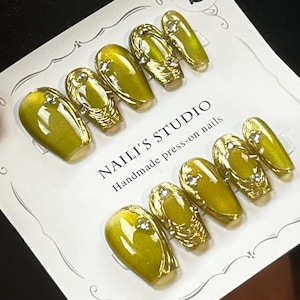 Gorgeous wealthy golden nails with cat eye design/Stunning nails/ Party, prom, event nails/Birthday nails