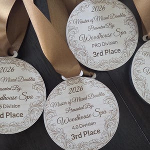 Medallas personalizadas de madera y acrílico - Premios personalizados para torneos de pickleball, golf y tenis - Premios deportivos grabados con cintas personalizadas