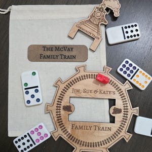 Gepersonaliseerde domino-naaf voor Mexicaanse trein – gegraveerd houten accessoire voor game-avond