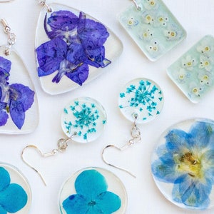 REAL Blue Flower Earrings, Spring Floral Earrings, Floral Earrings, Floral Jewelry, Spring Earrings, Spring Jewelry, Blue Flowers, Wedding