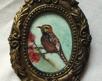 Small watercolor painting of a bird, little bird painted in a handmade golden vintage-style frame, 8.5 x 7 cm
