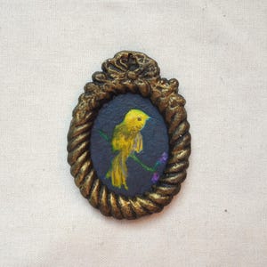 Small original oil painting, miniature bird in handmade vintage-style frame, unique model, 8 x 6 cm