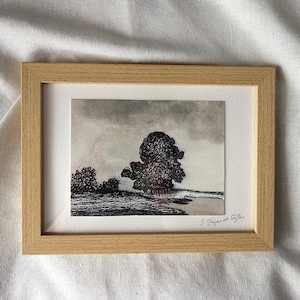 Disegno a china, albero e paesaggio, modello unico su carta da acquerello, in piccola cornice di legno.