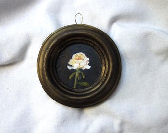 Kleines Aquarellblumenbild im Vintage-Stil in einem runden 9-cm-Rahmen