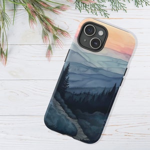 Custodia per telefono con sentiero escursionistico nella foresta, custodia estetica per telefono con alberi di pino e montagne per iPhone 16, 15, 14, 13 Pro Max Plus, Samsung Galaxy S25, 380,8