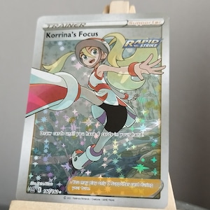 Carte Pokémon Korrina's Focus  Trainer's 160/163 Holographique - Proxy - Haute Qualité - Carte à collectionner version ANG