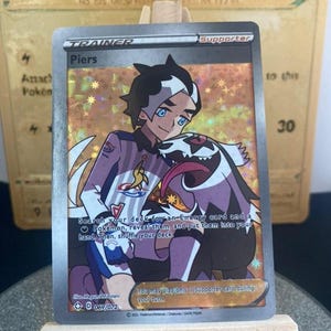 Carte Pokémon Piers Trainer's 72/69 Holographique - Proxy - Haute Qualité - Carte à collectionner version ANG