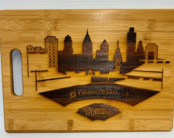 Philadelphia Phillies Bambus-Schneidebrett: Lasergraviertes Charcuterie-Brett (13x9)