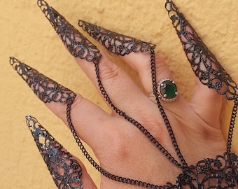 Gothic Metal Claw Rings & Armor – Vampire Costume Accessory for Halloween, Cosplay, LARP, Black Gothic Finger Claws, Unique Gift