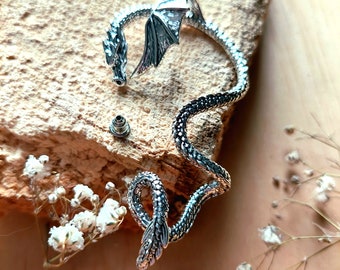 Pendientes de dragón gótico: regalo de joyería de fantasía para hombres y mujeres, un accesorio medieval genial.