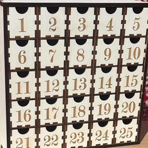 Christmas Countdown Calendar with Deep Drawers and Backside Graphic > < Advent Calendar zdjęcie 12