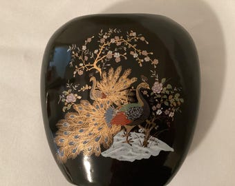 東洋風のデザインと孔雀が描かれたヴィンテージ陶器製日本製花瓶