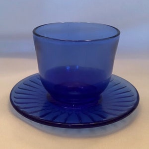 Piatto per maionese in vetro Depression blu cobalto, Moderntone