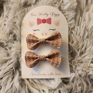 Small mauve bow hair clip