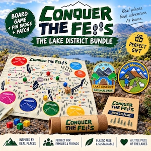 Può includere: Un set Conquer the Fells Lake District che include un gioco da tavolo in tessuto con cubetti di legno colorati e un dado, una spilla in metallo del Lake District National Park, una toppa ricamata 1st Mountain e un libretto How to Play.