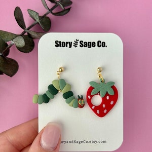 Boucles d'oreilles en pâte polymère dépareillées Caterpillar affamées - faites main - uniques - légères