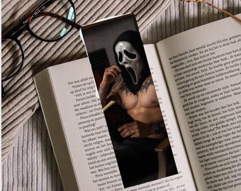 Marcador de página imprimível com desenho de homem mascarado e tatuagem obscena (PDF e PNG)