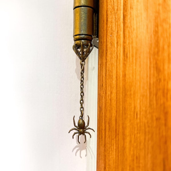 Hinge Head Charm *limited amount* Spider Charm (1 per set)