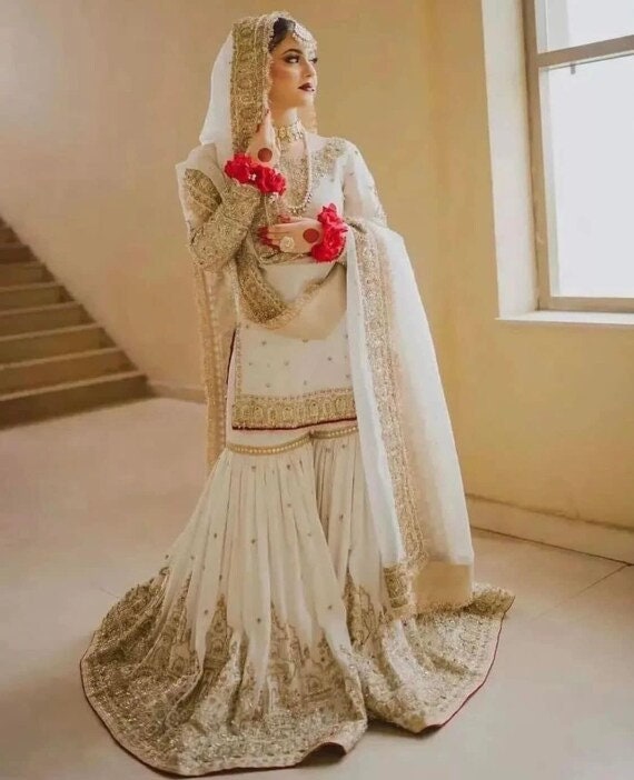 दूसरी वाइफ को देखते रहे IAS अतहर...निकाह की अनसीन फोटोज आईं सामने - Ias  athar amir khan second wife dr mehreen qazi nikah wedding unseen photos  bridal look viral on social media