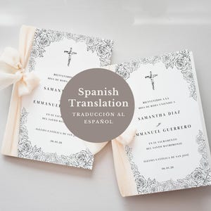 Puede incluir: Dos programas de ceremonia de boda blancos con bordes florales negros y un diseño de cruz. Los programas están unidos con una cinta blanca. El texto en los programas dice "Bienvenidos a la Misa de Boda Uniendo a Samantha Diaz y Manuel Guerrero" y "En el Sacramento del Santo Matrimonio Iglesia Catolica de San Jose 08.01.26".