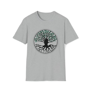 Strong Roots Tree of Life Vida al aire libre / Camiseta de estilo suave unisex / Abraza tu vibra