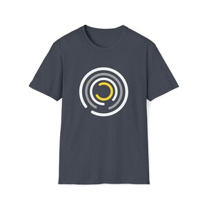 Letra semicírculo abstracta C Formas V9 / Camiseta unisex de estilo suave / Abraza tu vibra