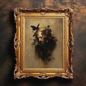 Puede incluir: Una pintura enmarcada de una persona con una corona de rosas y una mariposa negra en la cabeza. La pintura está en un marco dorado con detalles ornamentados.