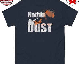 Camiseta de tiro al plato &quot;Nada más que polvo&quot; / Camiseta unisex para adultos / Camiseta gráfica / Regalos para entusiastas del tiro al plato y al plato