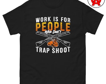 仕事はトラップ射撃をしない人のためのもの、大人用ユニセックスTシャツ、トラップスキートクレー射撃ギフト、ショットガンスポーツクレーユーモアTシャツ、射撃場ギフト