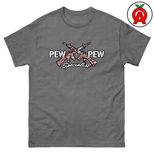 Pew Pew Specialist 大人用ユニセックス クラシックシャツ、2Aサポーター、ミリタリー、パトリオット、迷彩、コンシールキャリー、ライフルシャツ、ユニセックスTシャツ