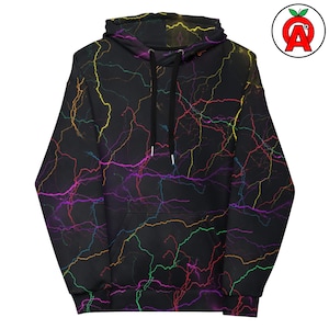 Peut inclure: Sweat à capuche noir avec un motif d'éclairs multicolores. Le design présente des traits jaunes, verts, violets et orange sur le devant, le dos et la capuche. Le sweat à capuche a un cordon de serrage et une poche avant.