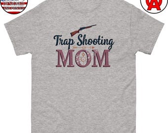 Camiseta para mamás de tiro al plato con diseño de escopeta y plato - Camiseta unisex de algodón para mamás con estilo de equipos de tiro al plato