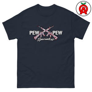 Pew Pew Specialist 大人用ユニセックスクラシックシャツ、銃愛好家へのギフト、2Aアパレル、パトリオットトップ、退役軍人服、銃器Tシャツ、銃支持ユーモア