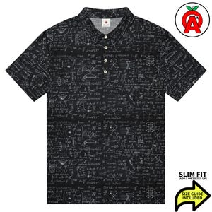 Puede incluir: Polo negro de manga corta con un patrón de fórmulas científicas blancas. La camisa tiene cuello abotonado y corte ajustado. También se ve el texto "SLIM FIT" y "SIZE GUIDE INCLUDED".