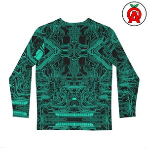 Könnte beinhalten: Langärmliges T-Shirt mit einem Leiterplatten-Design. Das Kleidungsstück zeigt ein sich wiederholendes Muster aus türkis- und schwarzen Linien, das die komplexen Pfade der internen Komponenten eines Computers nachahmt. Das Design bedeckt das gesamte T-Shirt, einschließlich der Ärmel.