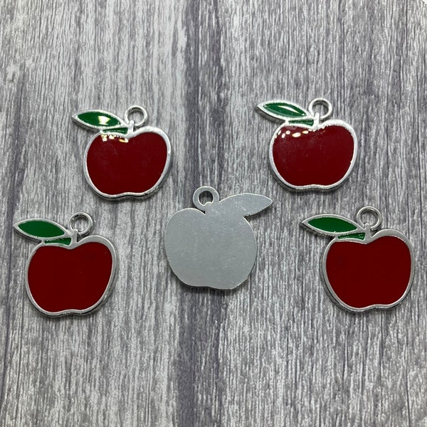 Breloques pomme x 5 - émail et alliage, breloques pomme rouge, breloques enseignant, breloques fruits, fabrication de bijoux