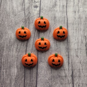 Pumpkin Cabochons x6 | Halloween Resin Flatback Embellishments | Scrapbooking & Craft Supplies | Cute Autumn DIY Pack UK