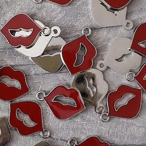 Red Lips Charms | Enamel Kiss Charms in Alloy | Lip Shaped Jewellery Making Supplies | Fun Craft Charms | Pack of 6