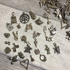 50 x amuletos de estilo tibetano mistos aleatórios, prata antiga, fabricação de joias artesanais