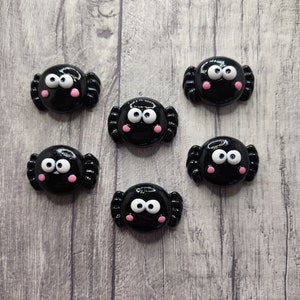 Cabujones de araña x 6 / Lindas arañas de resina para Halloween / Adornos artesanales espeluznantes / Scrapbooking y magia DIY