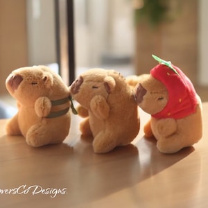 Porte-clé peluche Capybara, peluche personnalisée, chapeau fraise Capybara, mini porte-clé mignon, cadeau Kawaii, cadeau porte-clé peluche pour les enfants, retour à l'école